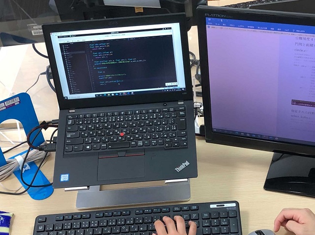 C言語演習問題に取り組む風景1