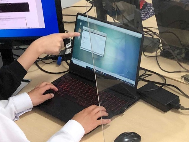 C言語演習問題に取り組む風景2